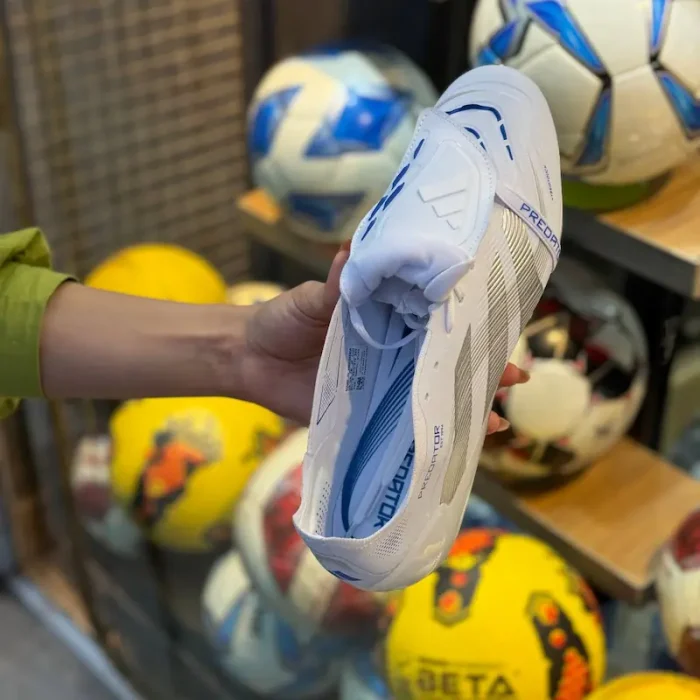 Soccer shoes (45) کفش فوتبال آدیداس پردیتور زبانه دار